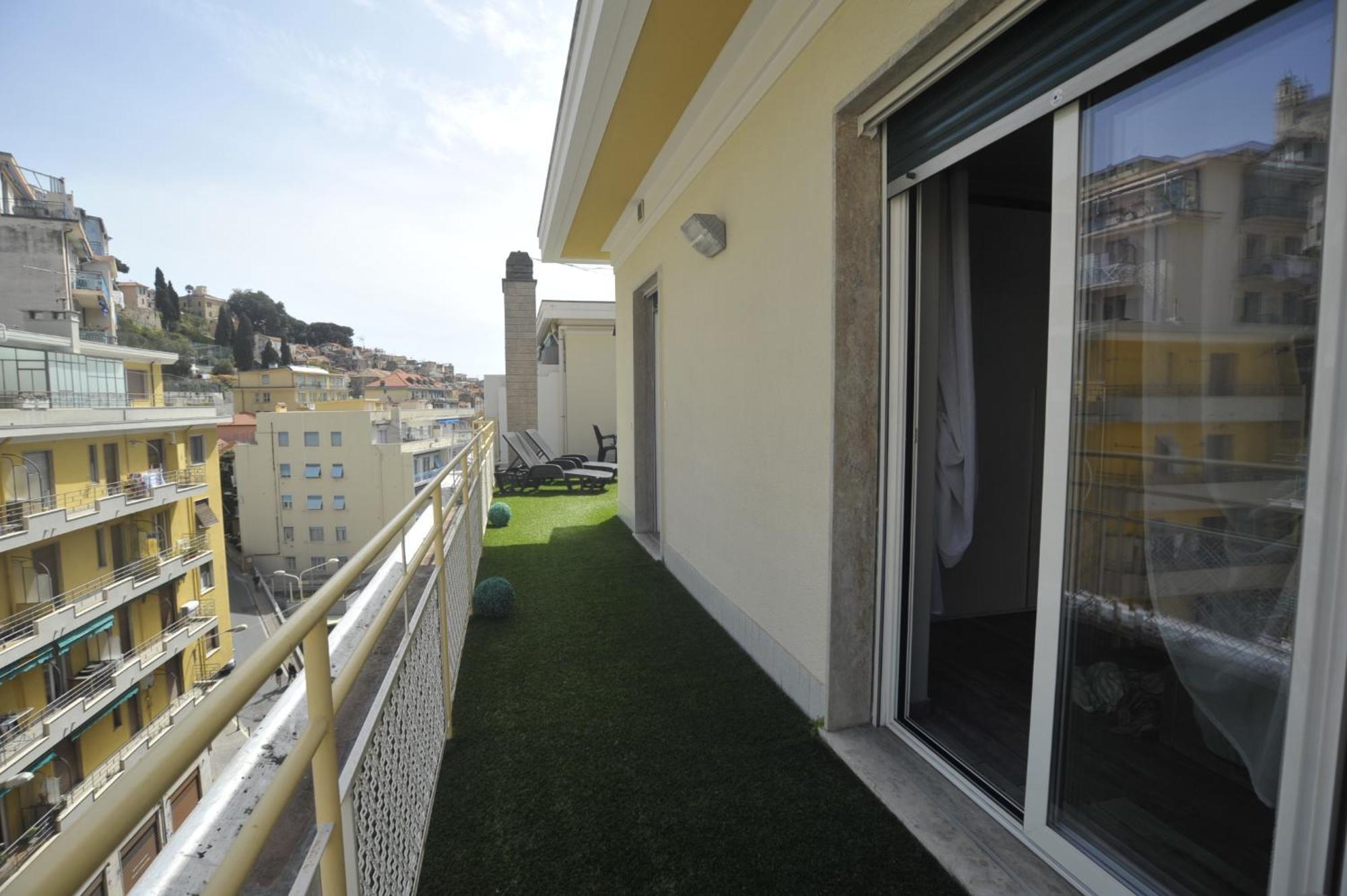 Casa Rosa Lucia Centrale Con Parcheggio Sanremo Ngoại thất bức ảnh